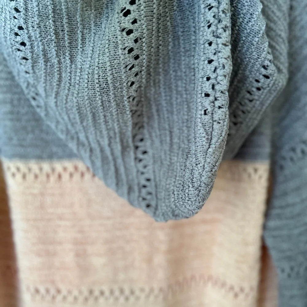 Beach bonfire hoodie‎ crochet style long sleeve hooded v neck size small